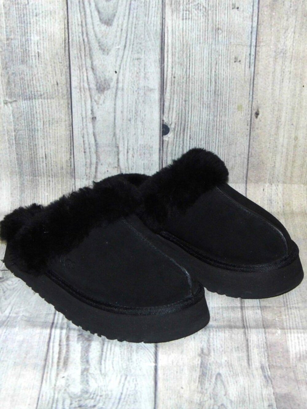 UGG Disquette Black Suede/Sheepskin Slippers Womens Size 8